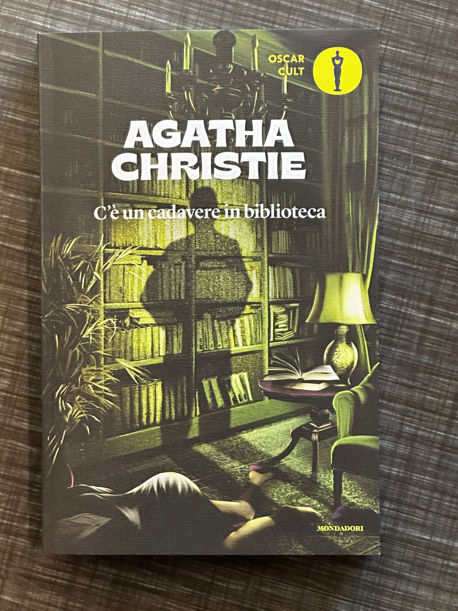 c-e-un-cadavere-in-biblioteca