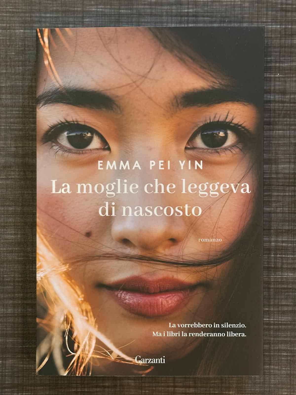 la-moglie-che-leggeva-di-nascosto